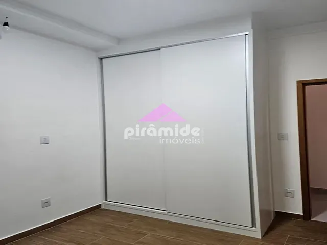 Casa com 300m² 3 quartos e 2 banheiros, à venda, no bairro Condomínio Terras do Vale em Caçapava