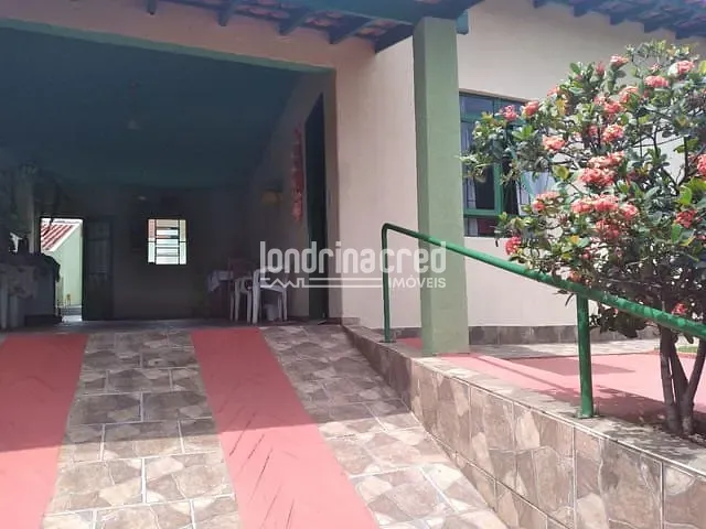 Casa com 250m² 2 quartos e 1 banheiro, à venda, no bairro Parque Residencial Liberdade em Londrina