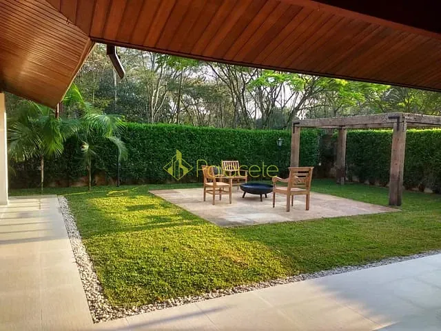 Casa com 700m² 4 quartos e 4 banheiros, à venda, no bairro Nossa Senhora do Perpétuo Socorro em Pindamonhangaba