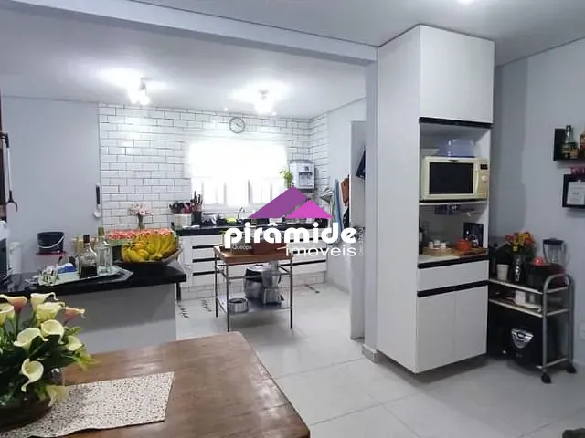 Casa com 257m² 3 quartos e 3 banheiros, à venda, no bairro Conjunto Residencial Vale dos Pinheiros em São José dos Campos