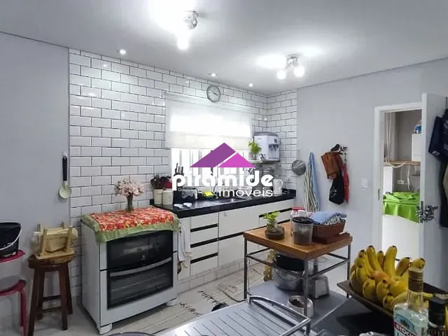 Casa com 257m² 3 quartos e 3 banheiros, à venda, no bairro Conjunto Residencial Vale dos Pinheiros em São José dos Campos