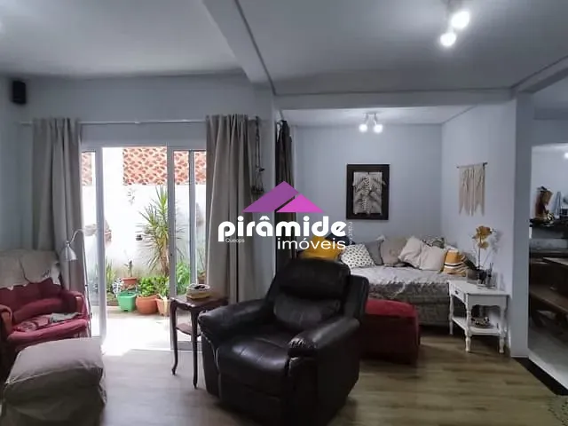 Casa com 257m² 3 quartos e 3 banheiros, à venda, no bairro Conjunto Residencial Vale dos Pinheiros em São José dos Campos