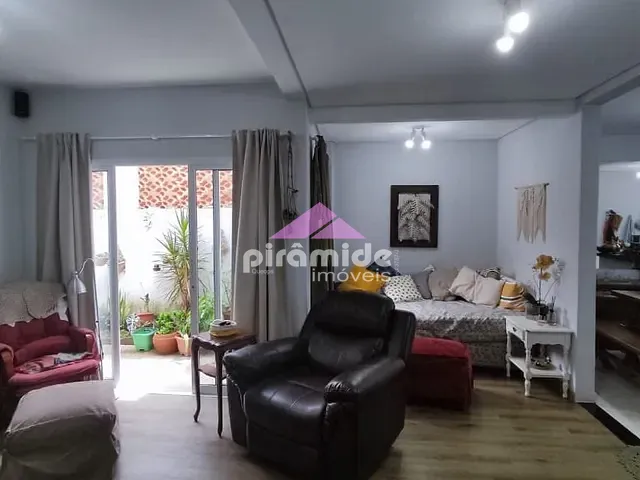 Casa com 257m² 3 quartos e 3 banheiros, à venda, no bairro Conjunto Residencial Vale dos Pinheiros em São José dos Campos