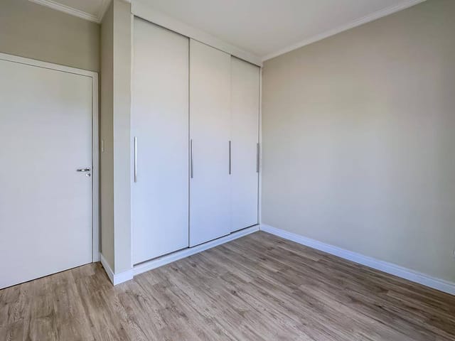 Casa com 300m² 3 quartos e 4 banheiros, à venda, no bairro Parque São Luís em Taubaté