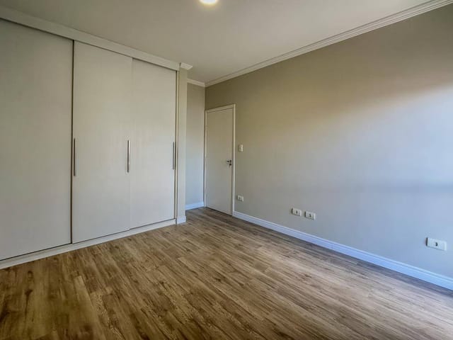 Casa com 300m² 3 quartos e 4 banheiros, à venda, no bairro Parque São Luís em Taubaté