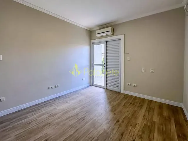 Casa com 300m² 3 quartos e 4 banheiros, à venda, no bairro Parque São Luís em Taubaté