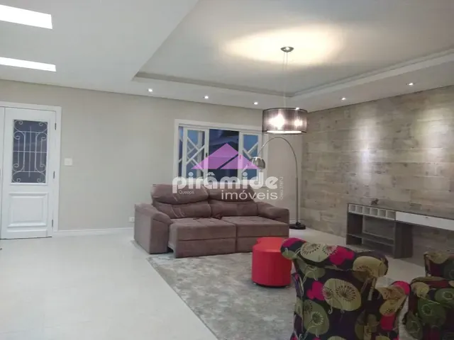 Casa com 790m² 4 quartos e 5 banheiros, à venda, no bairro Jardim Santa Maria em Jacareí