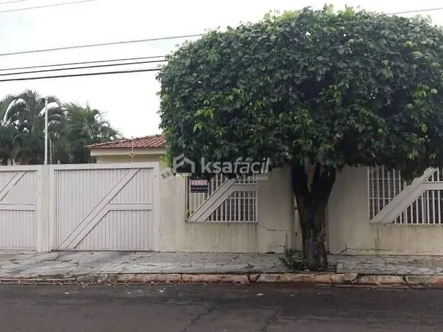 Casa com 732m² 3 quartos e 2 banheiros, à venda, no bairro Jardim Monte Líbano em Campo Grande