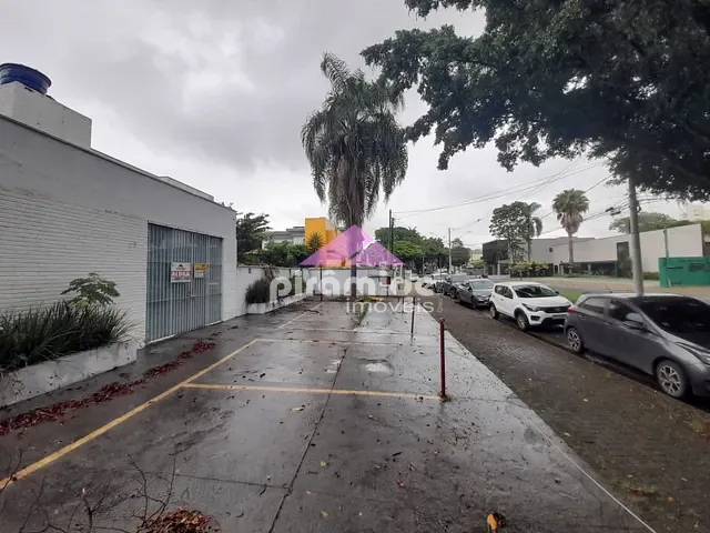 Casa com 950m², para alugar, no bairro Jardim Esplanada em São José dos Campos