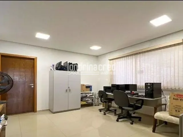 Casa com 270m² 2 quartos e 3 banheiros, à venda, no bairro Maria Lúcia em Londrina