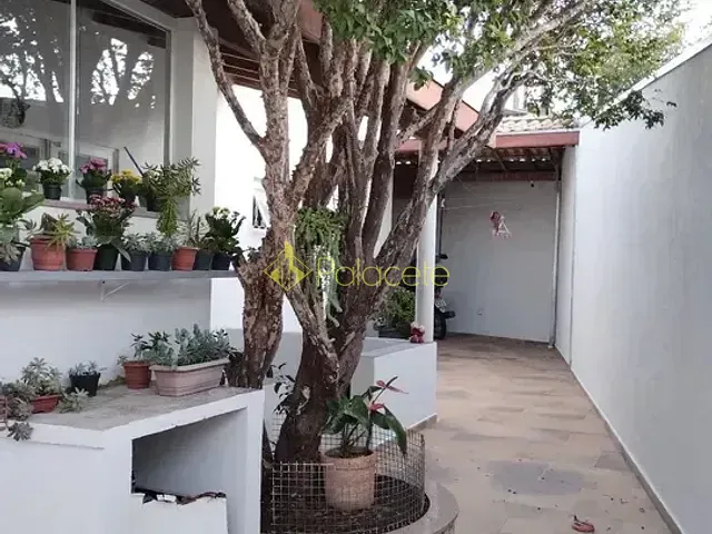 Casa 3 quartos e 2 banheiros, à venda, no bairro Jardim Bela Vista em Taubaté