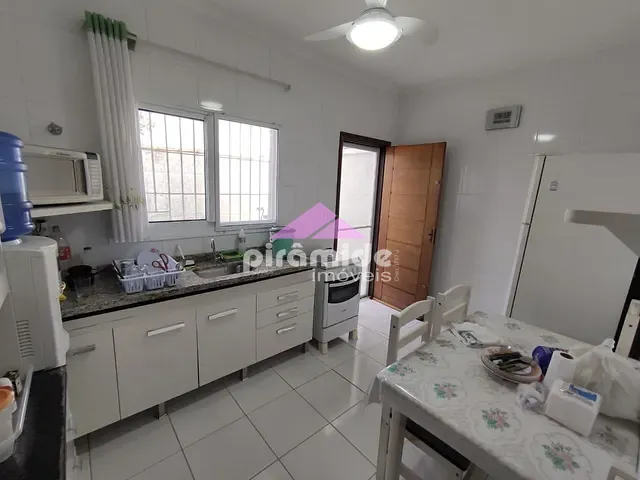 Casa com 120m² 3 quartos e 3 banheiros, à venda, no bairro Pontal de Santa Marina em Caraguatatuba