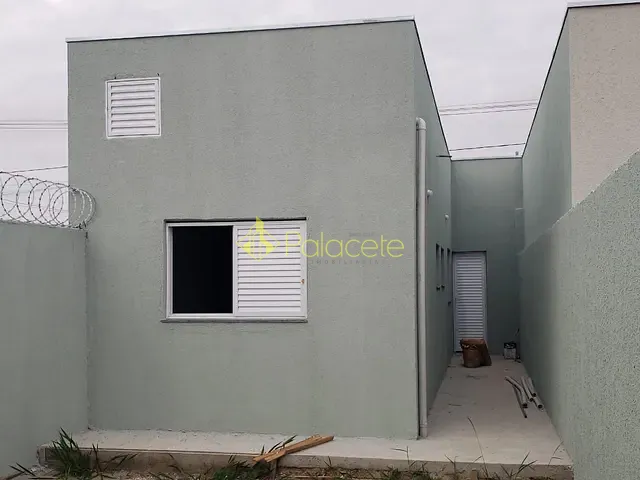 Casa 2 quartos e 2 banheiros, à venda, no bairro Residencial Antares em Taubaté