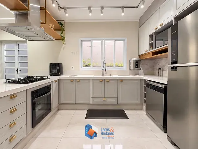 Casa com 180m² 3 quartos e 4 banheiros, à venda, no bairro Vila Brasílio Machado em São Paulo