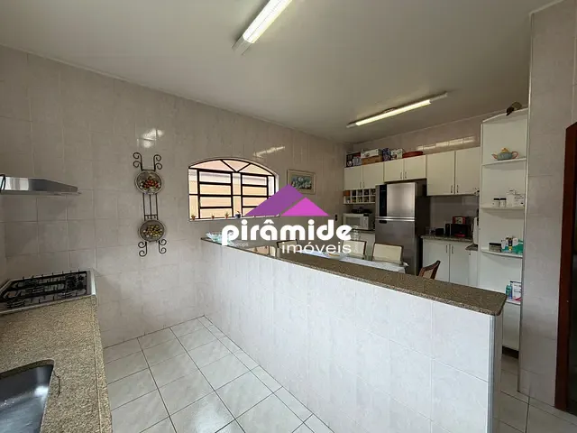Casa com 270m² 4 quartos e 3 banheiros, à venda, no bairro Santana em São José dos Campos