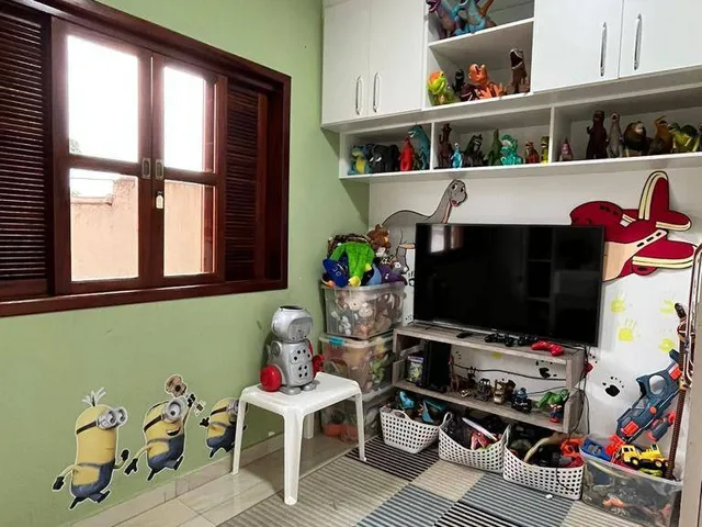 Casa com 600m² 2 quartos e 2 banheiros, à venda, no bairro Goiabal em Pindamonhangaba