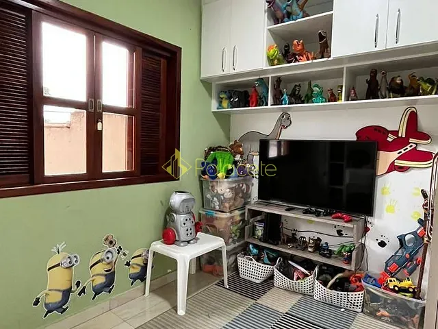 Casa com 600m² 2 quartos e 2 banheiros, à venda, no bairro Goiabal em Pindamonhangaba