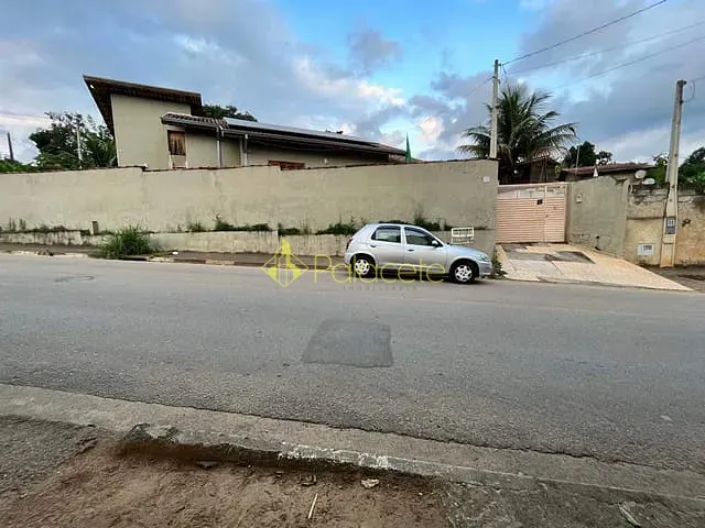 Casa com 600m² 2 quartos e 2 banheiros, à venda, no bairro Goiabal em Pindamonhangaba