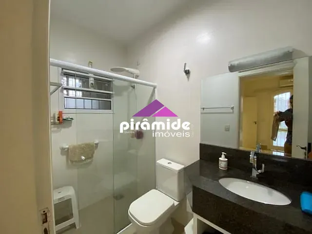 Casa com 300m² 4 quartos e 2 banheiros, à venda, no bairro Praia das Palmeiras em Caraguatatuba