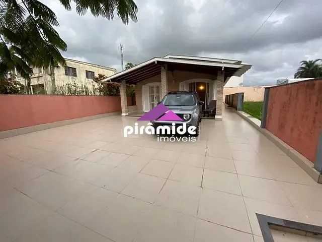 Casa com 300m² 4 quartos e 2 banheiros, à venda, no bairro Praia das Palmeiras em Caraguatatuba