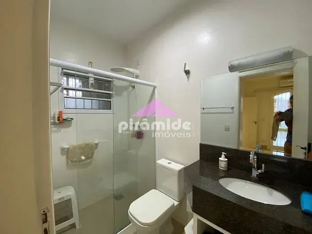 Casa com 300m² 4 quartos e 2 banheiros, à venda, no bairro Praia das Palmeiras em Caraguatatuba