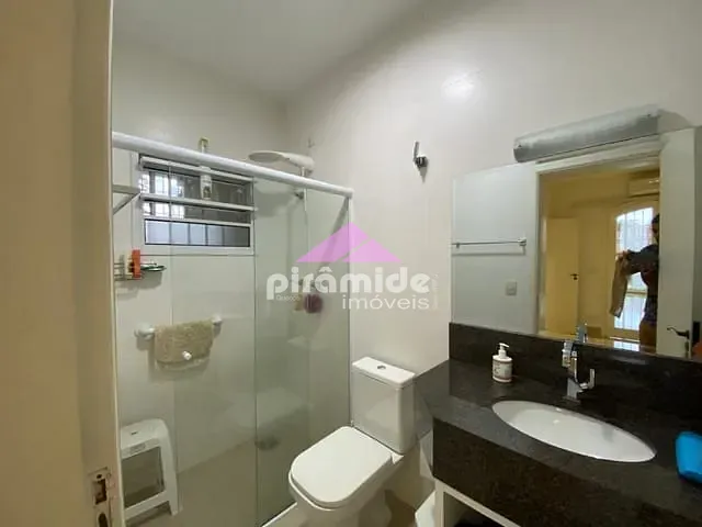 Casa com 300m² 4 quartos e 2 banheiros, à venda, no bairro Praia das Palmeiras em Caraguatatuba