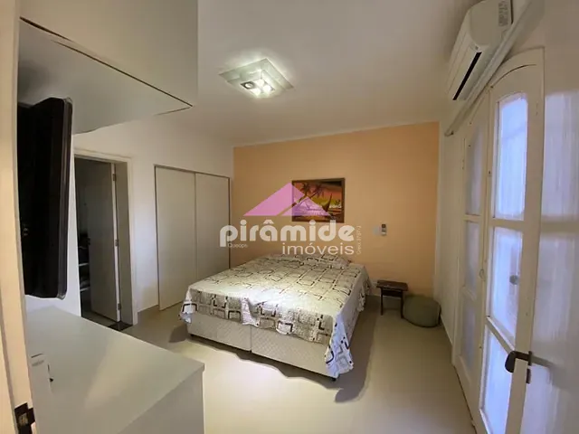 Casa com 300m² 4 quartos e 2 banheiros, à venda, no bairro Praia das Palmeiras em Caraguatatuba