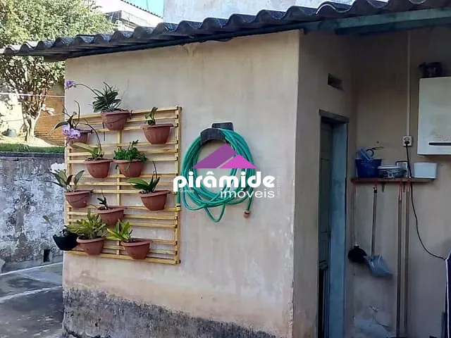 Casa com 300m² 3 quartos e 2 banheiros, à venda, no bairro Jardim Paulista em São José dos Campos