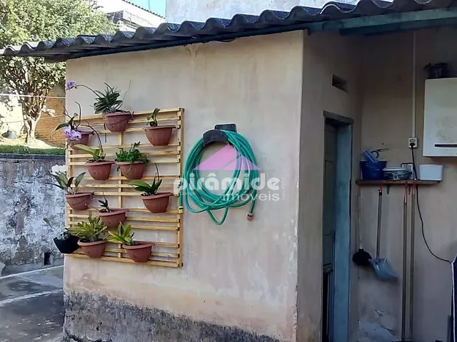 Casa com 300m² 3 quartos e 2 banheiros, à venda, no bairro Jardim Paulista em São José dos Campos