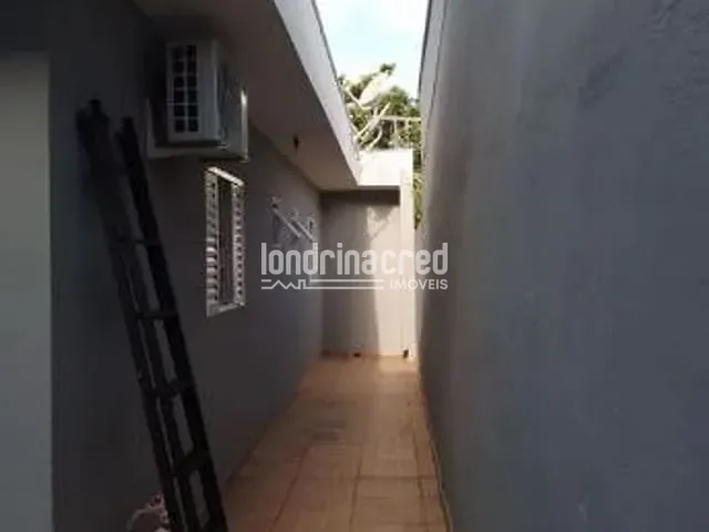 Casa com 250m² 3 quartos e 2 banheiros, à venda, no bairro Conjunto Professora Hilda Mandarino em Londrina
