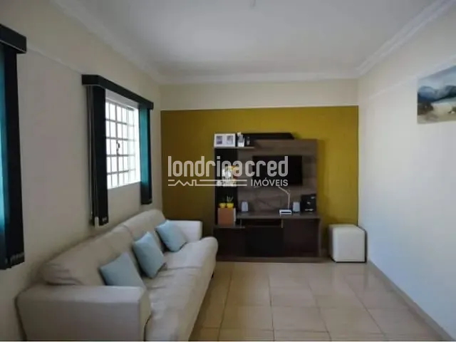 Casa com 250m² 3 quartos e 2 banheiros, à venda, no bairro Conjunto Professora Hilda Mandarino em Londrina