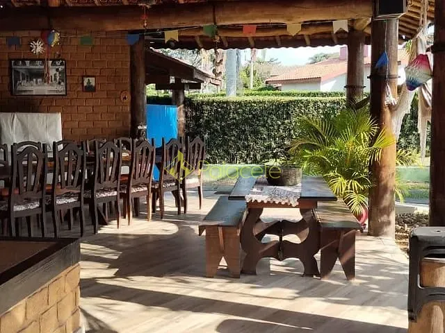 Casa com 1071m² 3 quartos e 2 banheiros, à venda, no bairro Nossa Senhora do Perpétuo Socorro em Pindamonhangaba