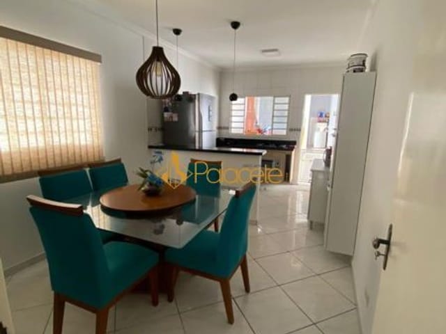 Casa com 375m² 3 quartos e 2 banheiros, à venda, no bairro Jardim Jaraguá em Taubaté