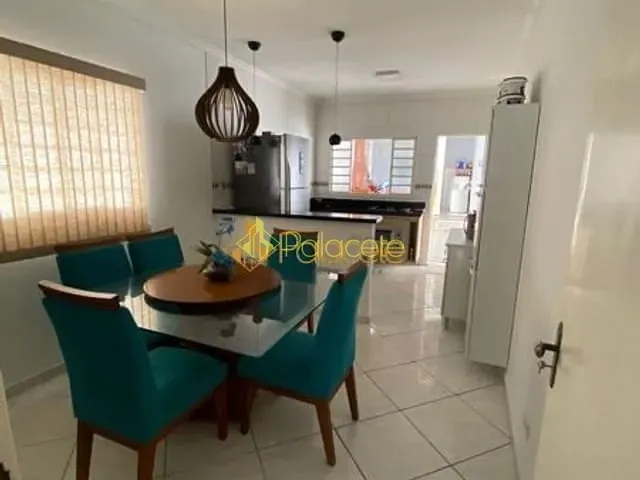 Casa com 375m² 3 quartos e 2 banheiros, à venda, no bairro Jardim Jaraguá em Taubaté