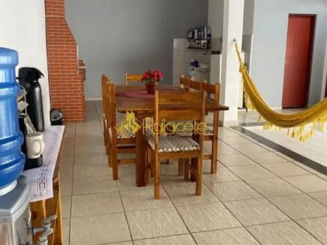 Casa com 375m² 3 quartos e 2 banheiros, à venda, no bairro Jardim Jaraguá em Taubaté