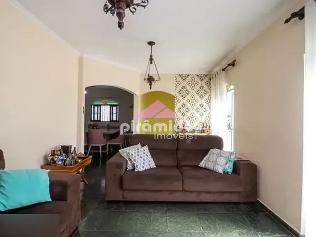 Casa com 288m² 4 quartos e 4 banheiros, à venda, no bairro Jardim Bela Vista em São José dos Campos