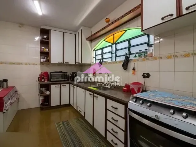 Casa com 288m² 4 quartos e 4 banheiros, à venda, no bairro Jardim Bela Vista em São José dos Campos