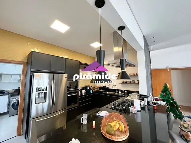 Casa com 450m² 3 quartos e 2 banheiros, à venda, no bairro Urbanova em São José dos Campos