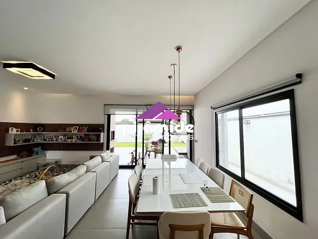 Casa com 450m² 3 quartos e 2 banheiros, à venda, no bairro Urbanova em São José dos Campos