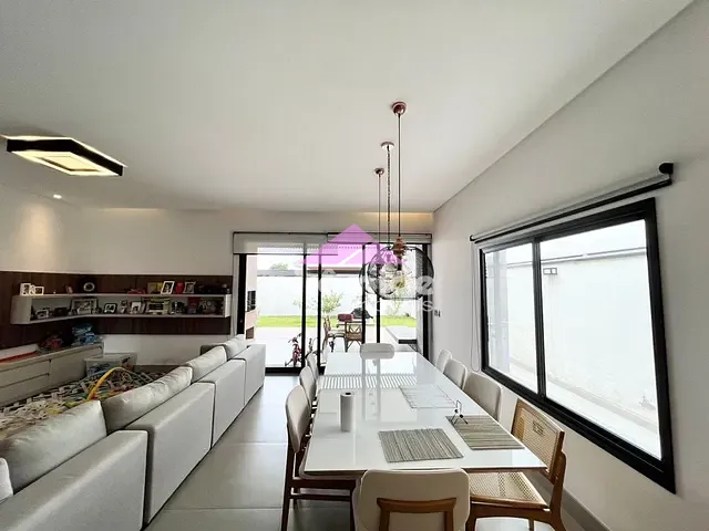 Casa com 450m² 3 quartos e 2 banheiros, à venda, no bairro Urbanova em São José dos Campos