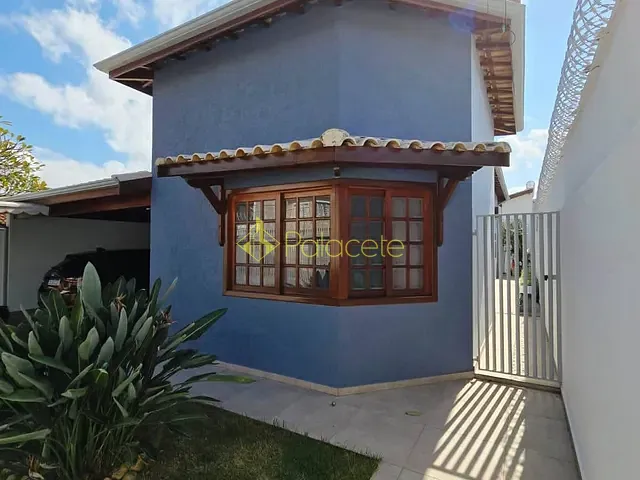 Casa com 300m² 2 quartos e 3 banheiros, à venda, no bairro Santana em Pindamonhangaba