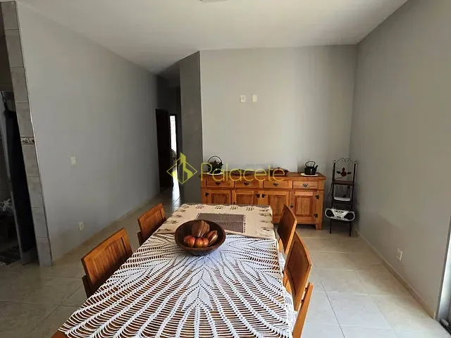 Casa com 300m² 2 quartos e 3 banheiros, à venda, no bairro Santana em Pindamonhangaba