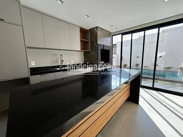 Casa com 250m² 4 quartos e 5 banheiros, à venda, no bairro Condominio Bella Vitta em Londrina
