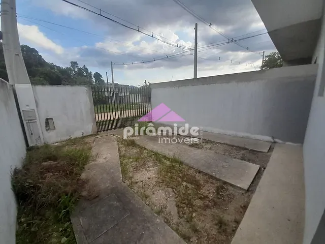 Casa com 150m² 2 quartos e 1 banheiro, à venda, no bairro Balneário Recanto do Sol em Caraguatatuba