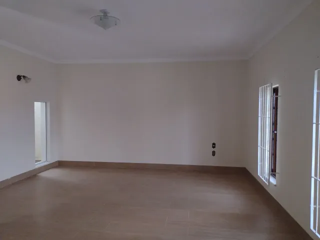 Casa com 250m² 3 quartos e 3 banheiros, à venda, no bairro Parque São Jorge em Taubaté