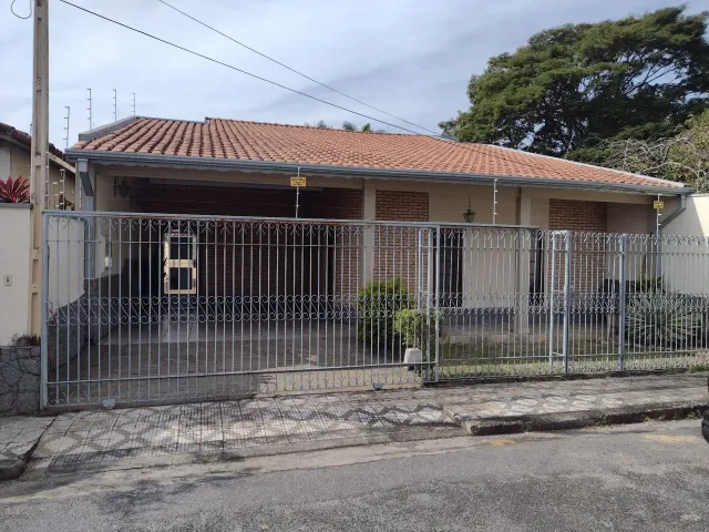 Casa com 250m² 3 quartos e 3 banheiros, à venda, no bairro Parque São Jorge em Taubaté