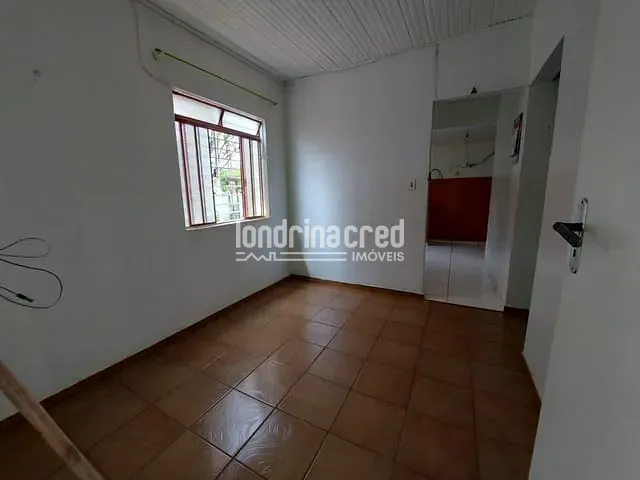 Casa com 200m² 3 quartos e 2 banheiros, à venda, no bairro Aquilles Sthengel em Londrina