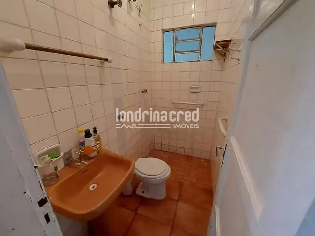 Casa com 200m² 3 quartos e 2 banheiros, à venda, no bairro Aquilles Sthengel em Londrina