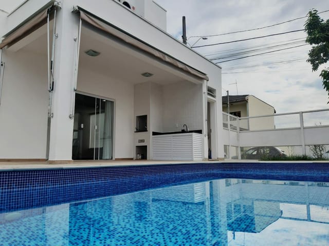 Casa 3 quartos e 4 banheiros, à venda, no bairro Tremembe em Tremembé