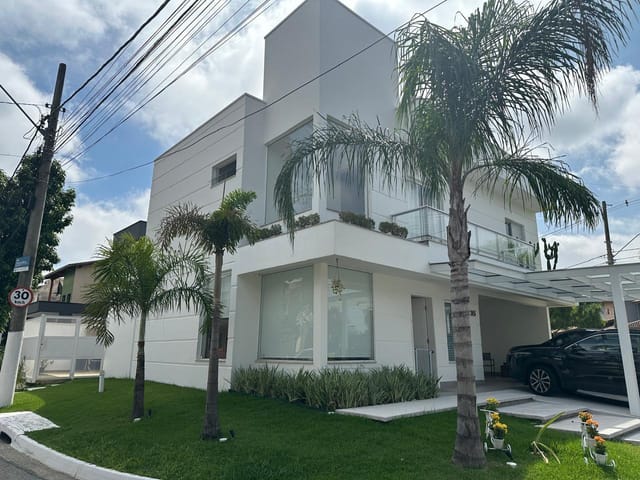 Casa 3 quartos e 4 banheiros, à venda, no bairro Tremembe em Tremembé